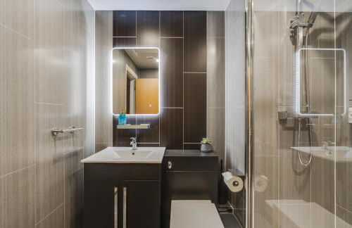 Brimmond Homes - nr to Univ, Hospitals, o2 Apollo, PLAB & 7 mins to City Centre - Stylish, Modern & Secure 2 Bed, 2 Bath Apt with Allocated Free Parking - Foto 7