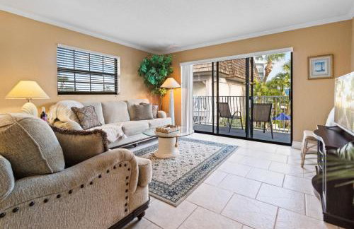 Ola Grande - Beachside Condos with Pool next to Cocoa Beach Pier - Foto 1