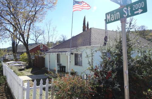 Miners Choice 3 Bedroom on Main St Bonus Rooms Sleeps up to 9 TV WIFI Piano - Foto 70