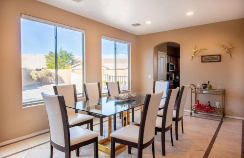 Heated Pool • Mini Golf • Huge Backyard • King Bed - Foto 18