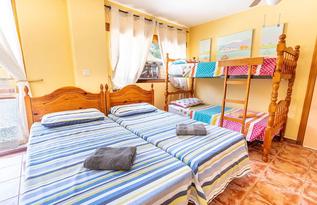 Luxurious Private Cabin Pool Hottub & Fireplace - Photo 3