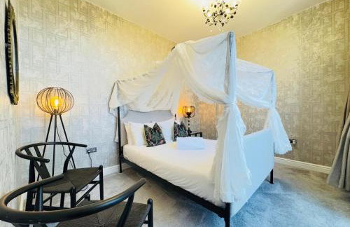 Top Floor Getaway with Cozy Canopy Bed - Foto 1