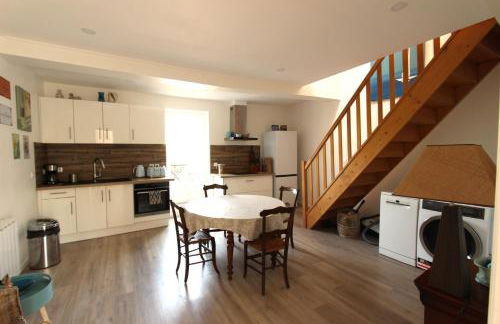 Joli appartement avec balcon au coeur de Forcalquier - Foto 1