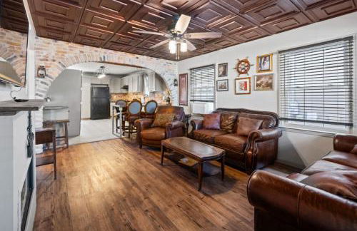 Romantic Colonial Hideaway in Historic Downtown - Pet Friendly - Foto 28