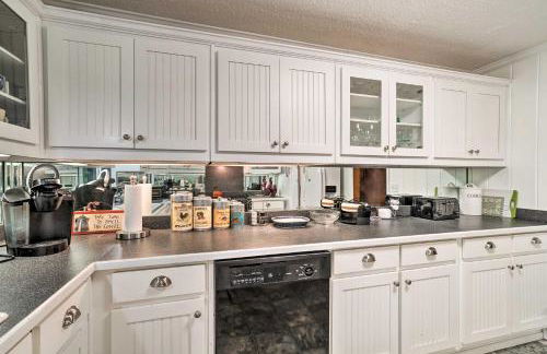 Serene Sky Valley Family Chalet with Fireplace - Foto 10