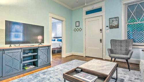 Colorful Cottage with Deck about 5 Mi to Downtown! - Foto 4