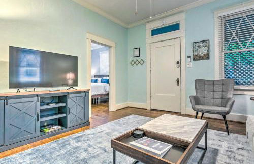 Colorful Cottage with Deck about 5 Mi to Downtown! - Foto 4