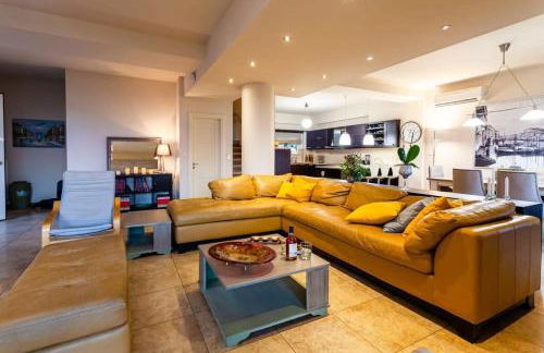 Sunset Paradise - Verga's Utimate Seaview Getaway - Photo 10