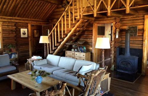 Charming Alpine Log Cabin for Family Vacation near Cora, Wyoming - Photo 3