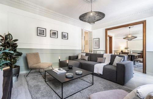 Zambrano - 4 bedrooms and office in Trafalgar - Photo 3