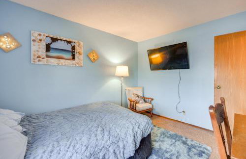 Walk to Crooked Lake Beach and Dtwn! Home with Patio - Foto 23