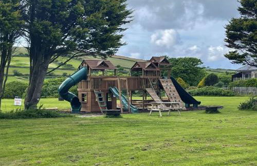 Chalet Hot Tub Lodge 2 by Interhome - Foto 16