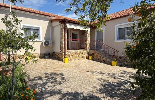 Grandmas Cottage - Photo 3