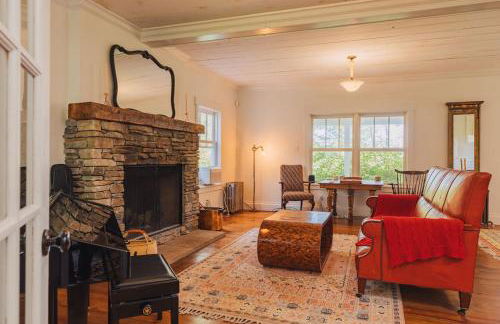 Secluded Charming Farmhouse Lake Views Firepit - Foto 9