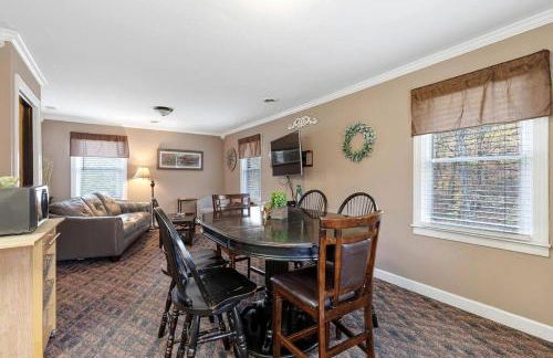 Peaceful Historic Villa with Hot Tub & Pool near Downtown Nashville, Tennessee - Photo 36