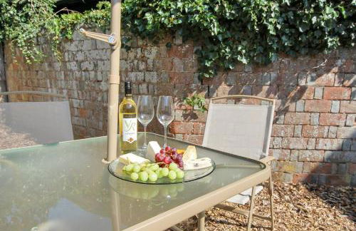 Peaceful first floor apartment close to town centre - Foto 3