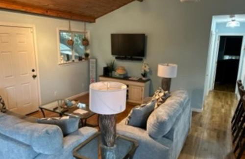 Playing Hookie LLC - Foto 14