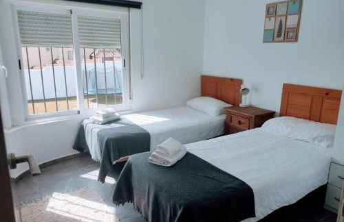 Torreguadiaro Villa - 2 mins walk from the bars and restaurants - Foto 27