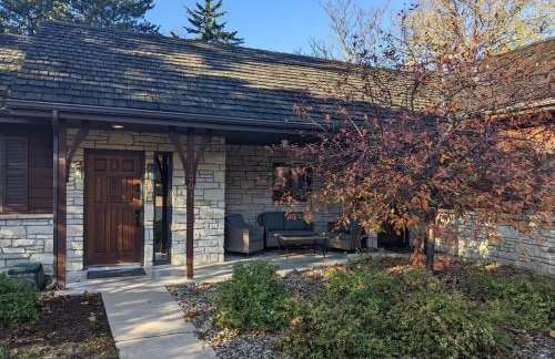 Walk to K-State, Sleeps 12, Pool Table, Hot Tub - Foto 13