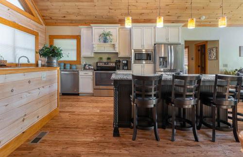 Luxury 4BR Log Cabin Near SIU & Wine Trail - Foto 3
