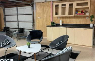 Sister Lakes Lakeside House - Sleeps 16 - Foto 35