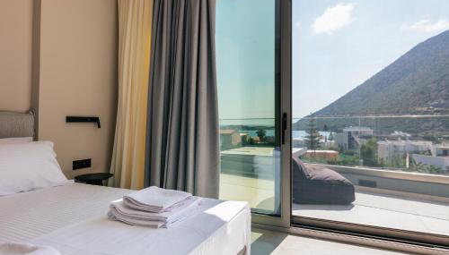 Isla Villas & Suites - Photo 3