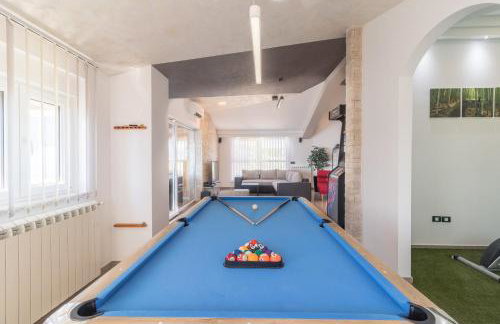 Superb villa Maxima with private pool, sauna, jacuzzi, playground for up to 18 persons, extra pool heating available - Foto 38