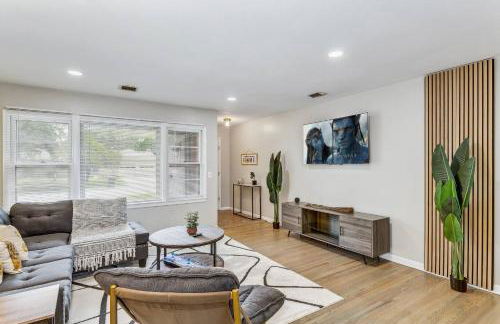 HotTub, King & PoolTable~East Wichita - Foto 3