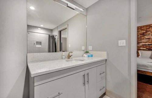 Ideal Spot Near 4th Street Live & Local Dining - Foto 38