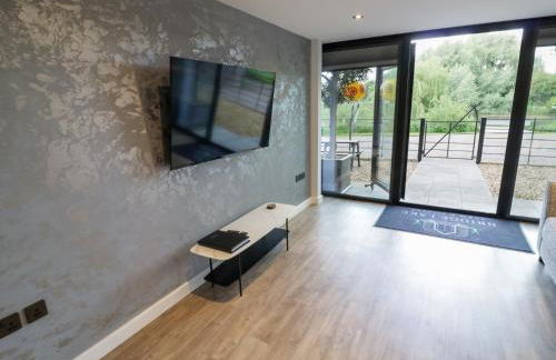 The Tunnel at Bridge Lake Farm and Fishery - Foto 6