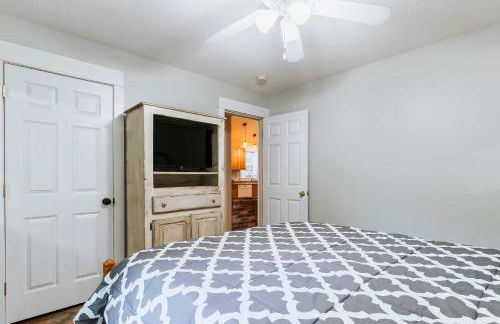 Waterfront Sebec Lake Home with Yard and Fire Pit - Foto 13