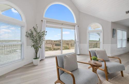 Elegant Updated Oceanfront Home with Pool & Hot Tub - Photo 30