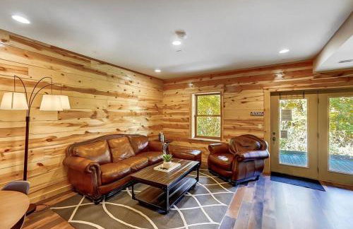 Large Log Cabin Chalet w/ Hot Tub - Horses & Lake! - Foto 53