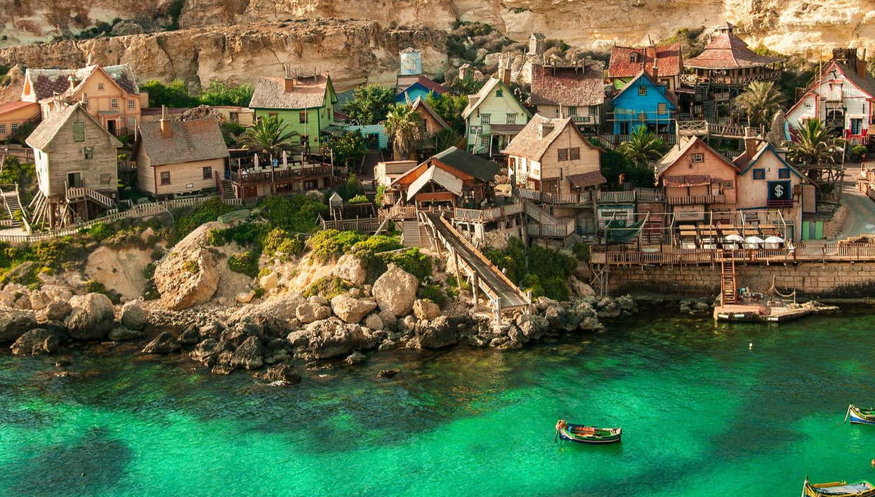 Casette a picco sul mare del villaggio di Braccio di Ferro