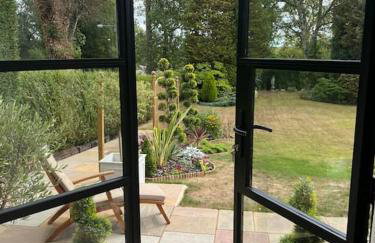 Boutique style self contained annexe with garden - Photo 11