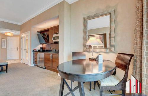 MGM Signature-32-607 F1 Track & Strip View Balcony - Foto 26