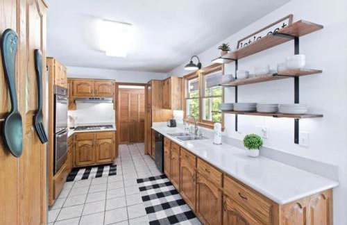 Wooded Retreat with game area and hot tub - Foto 12