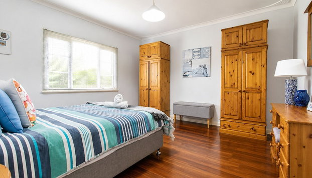 Relax and Unwind at Otters Retreat - Photo 2, Chambre