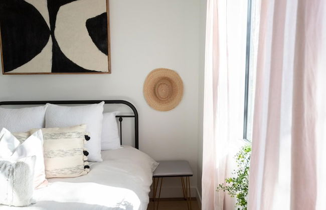 DT 3-lvl Townhouse w Rooftop Patio - Photo 8