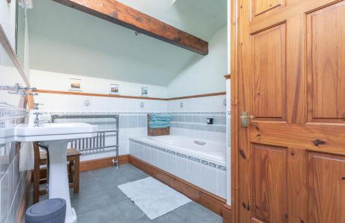 Haworth Village House - Sleeps 6 Parking & Pets! - Foto 6