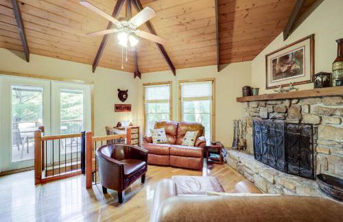 2 Mi to Skiing! Wooded Beech Mtn Retreat with Decks - Foto 5