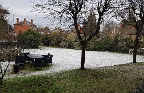 Perfect Family & Friends Home, Free Parking Security Onsite - Photo 27