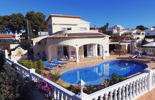 Sunny 3BR Villa w/ Endless Views & Heated Pool - Walk to Beach & Dining - Foto 1