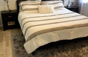 Very Private 3 Bed Home with HEATED Pool Palms and Big Fenced Yard - Foto 10