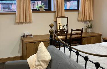 Cottage in Nuneaton - Sleeps 2 - Parking - Garden - Foto 5