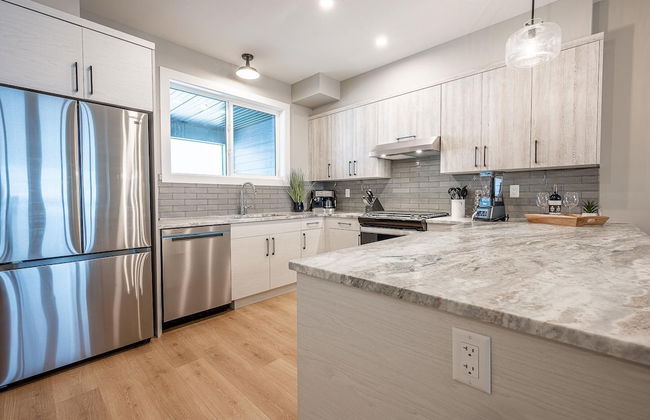 Grizzly Ridge Getaway Brand New, Hot Tub, Sleeps 11 - Photo 8