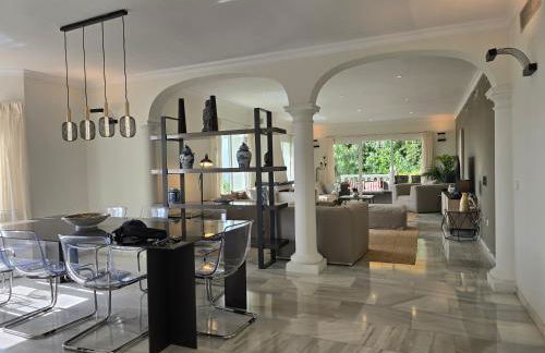 Large Family Villa 500m From Beach with Stunning Views - Photo 12