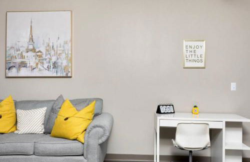 1Br Uptown, Pool, Wine, near Convention Center_311 - Photo 17