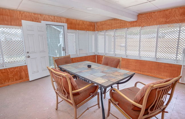 Splendid Gated 4 BR 2 BA Home Near Downtown - Foto 27