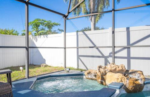 Magical 5-Bedroom Retreat w/ Pool, 3 Ensuite Bedrooms, Near Disney, and Internet! - Foto 44